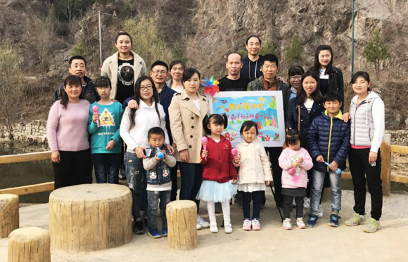 紙罐定制廠家軍興溢美相親相愛一家人古北水鎮春游啦